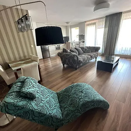 Stresny Apartman S Terasou Tomasikova *