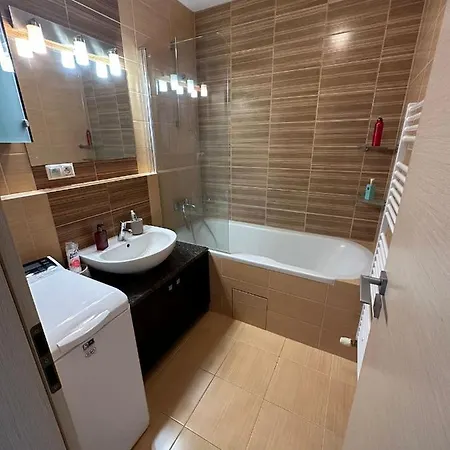 アパート Stresny Apartman S Terasou Tomasikova ブラチスラヴァ