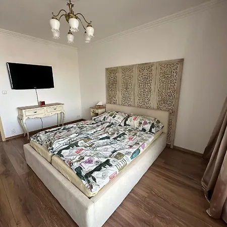 Stresny Apartman S Terasou Tomasikova アパート